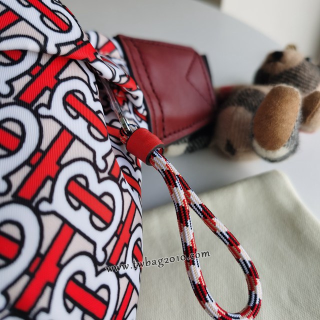 Burberry專門店新款TB腰包 巴寶莉男女款腰包挎包 yxb1043